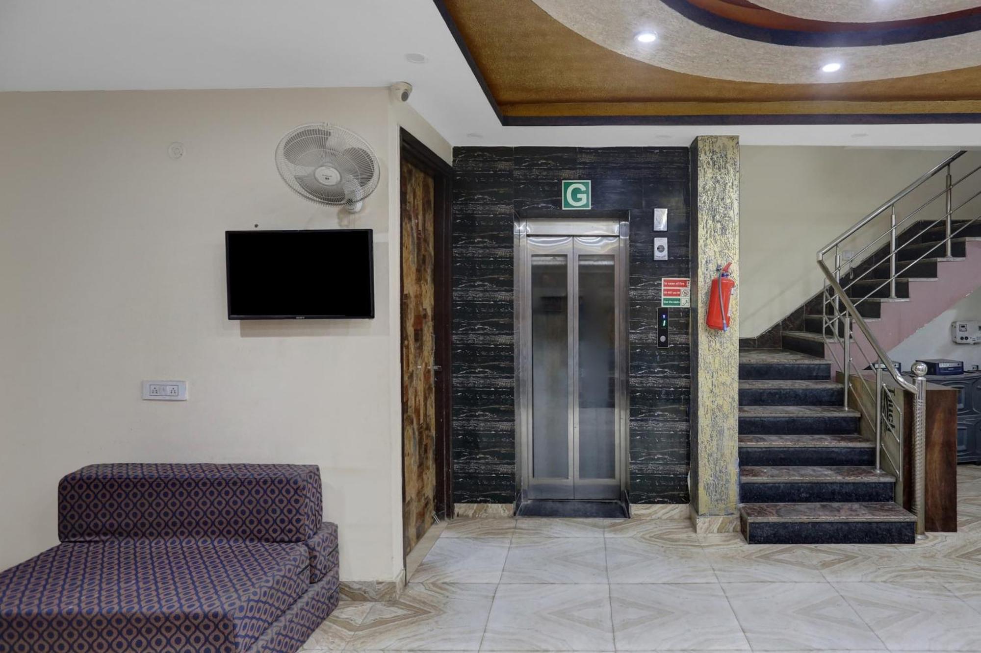 Hotel O Hotel Blue Orchid Nowe Delhi Zewnętrze zdjęcie