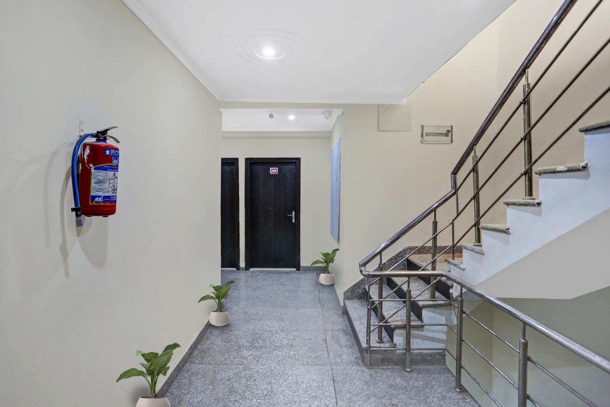 Hotel O Hotel Blue Orchid Nowe Delhi Zewnętrze zdjęcie
